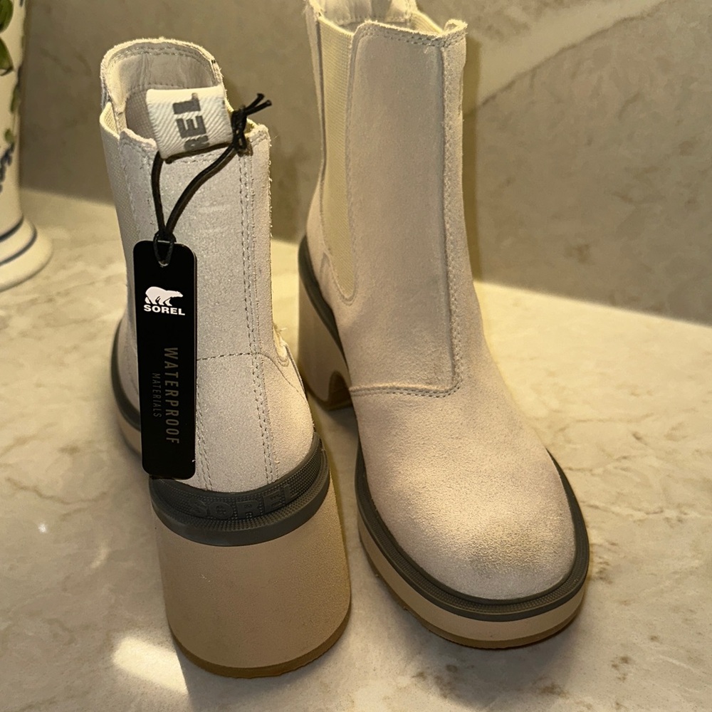 Sorel Women's White and Tan Heeled Boots